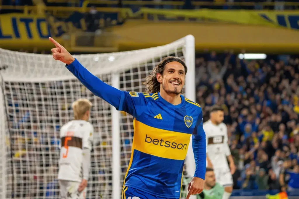 Edinson Cavani jubelt im Trikot von Boca Juniors