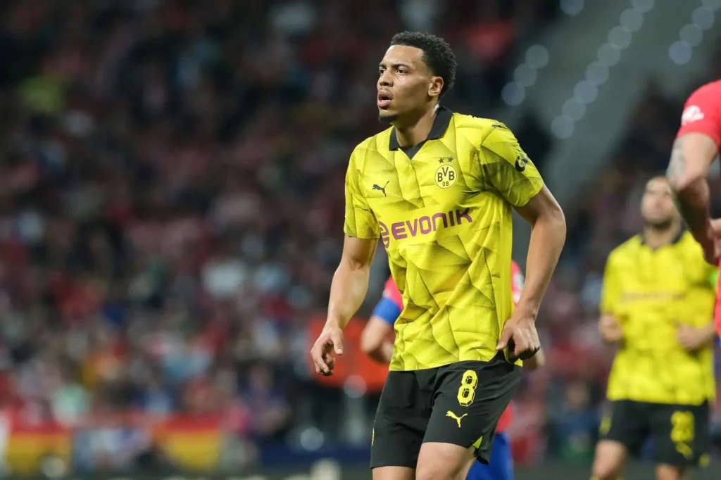Felix Nmecha von Borussia Dortmund auf dem Spielfeld