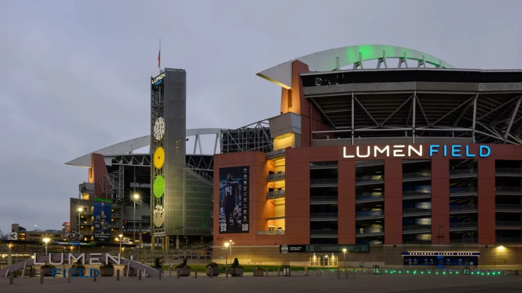 Foto des Stadions Lumen Field in Philadelphia bei Abend und von der Seite