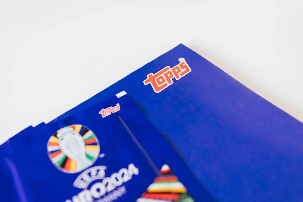 Sammelalbum von Topps zur Fußball-EM 2024