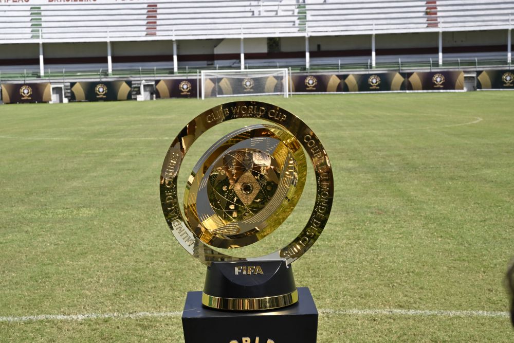 Klub WM 2025 Pokal auf dem Rasen im Stadion von Flamengo Rio de Janeiro