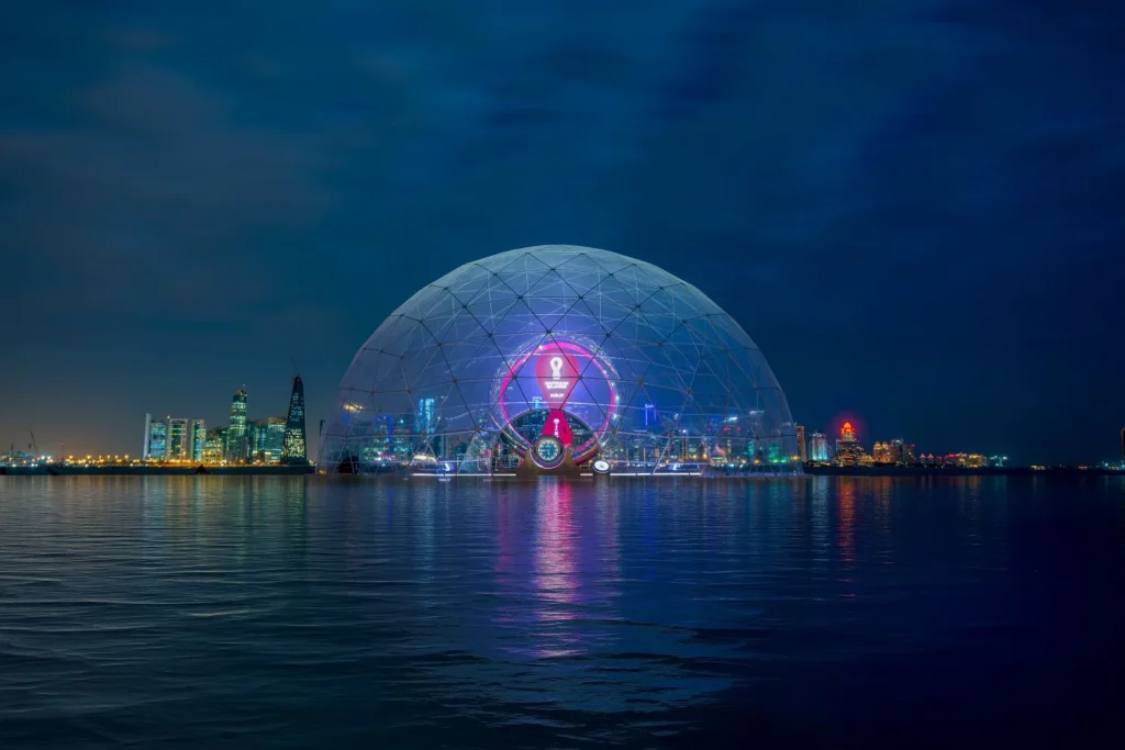 Futuristische Szene von der WM 2022 bei Corniche in Katar, einem potenziellen Gastgeber der Klub WM 2029